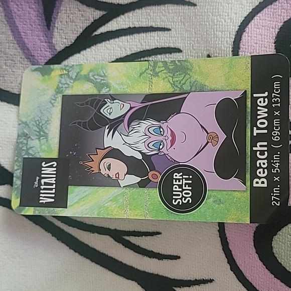 Disney Villains Super Soft Absorbent Fade Resistant Beach Towel 27" x 54" - Picture 3 of 4
